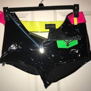 Dollskill shorts! 🖤